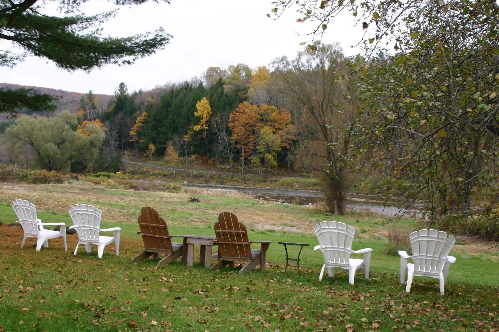 The Lincoln Inn & Restaurant At The Covered Bridge Woodstock Bagian luar foto