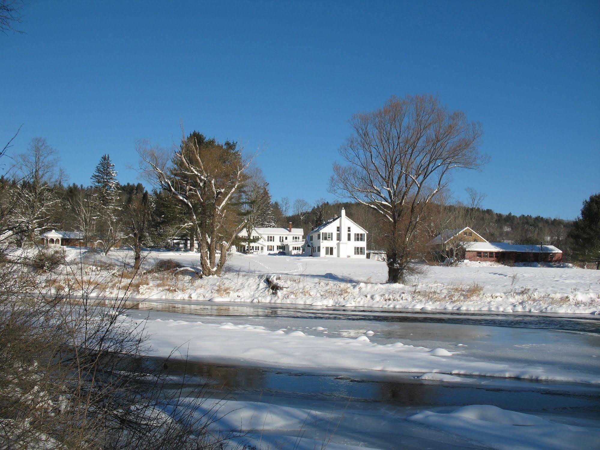 The Lincoln Inn & Restaurant At The Covered Bridge Woodstock Bagian luar foto